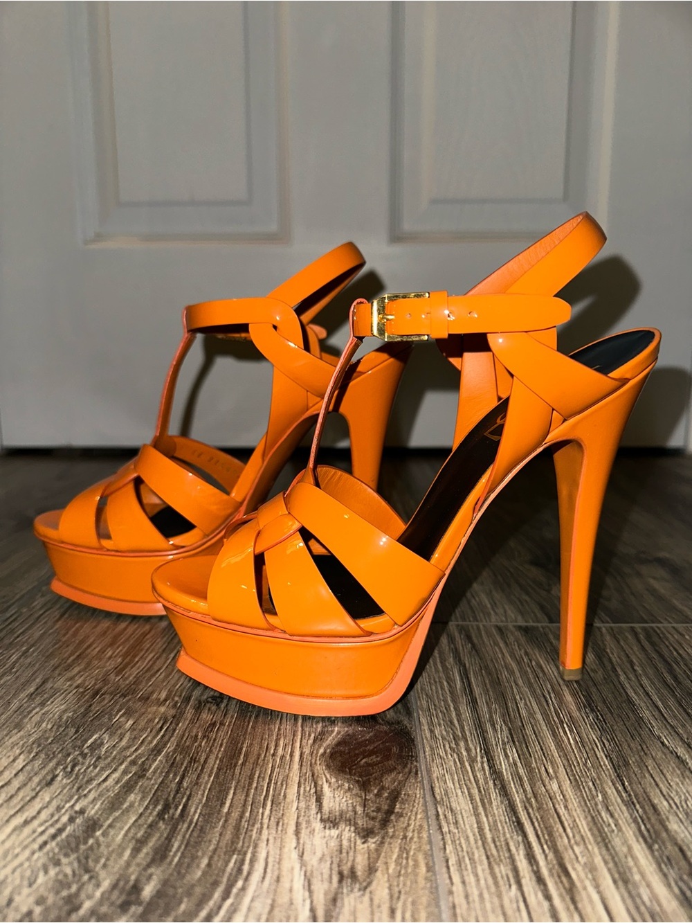 Yves Saint Laurent Vitello Vernice Soft Mandarine Patent Platform Sandals - Picture 4 of 7